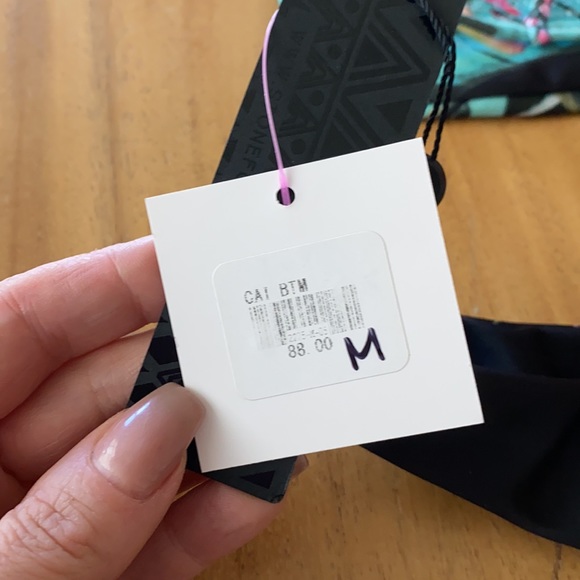 Stone Fox BNWT scrunch bum bikini with 2 styles - Picture 4 of 8